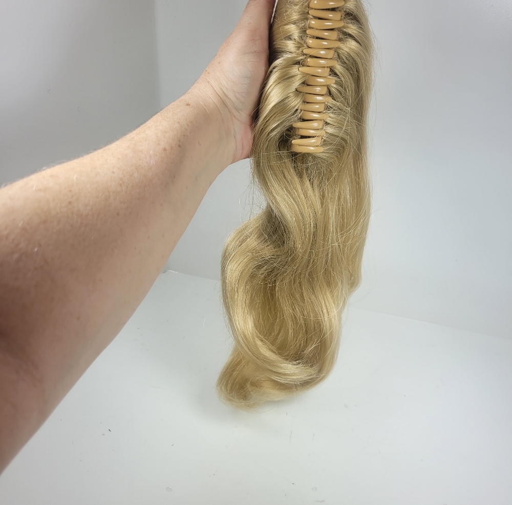 Blonde Women's Pony Tail Clip Hair Extension - Picture 5 of 9